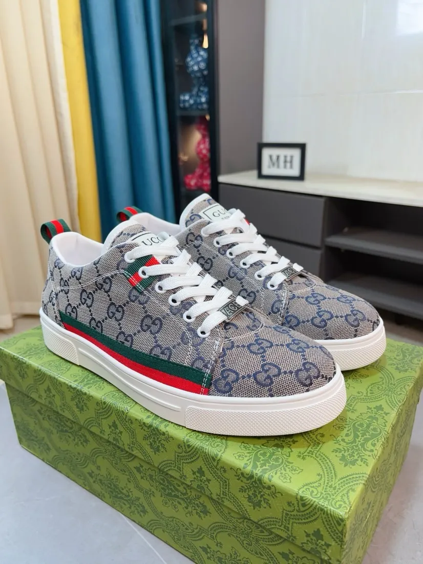 Men's shoes 💰400🌸🌸[GUCCI] Gucci's new spring and summer slip-on loafers with cartoon characters, Fendi F's low-top trendy men's shoes, 😈The upper is made of Italian 🇮🇹 imported sheep suede with Lafayette embroidered leather, full pigskin lining, original rubber non-slip outsole! The style is high-profile and elegant, and the upper is versatile and fashionable. 🇱🇾🇱🇾A large number of ready-made and reposted pictures will be sold! 38-44,